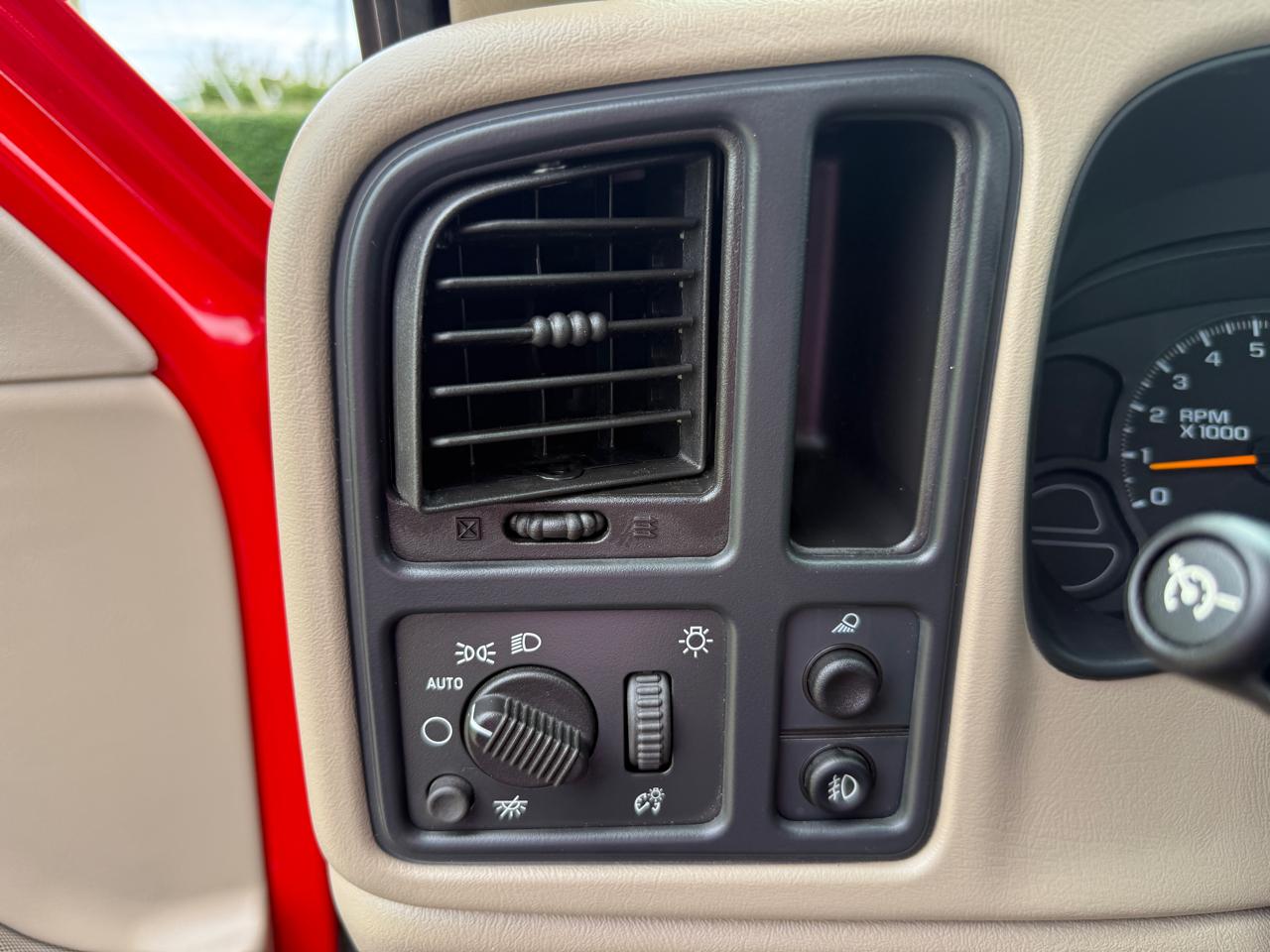 Chevrolet Silverado 1500 LS Ext. Cab Short Bed 2WD 2004
