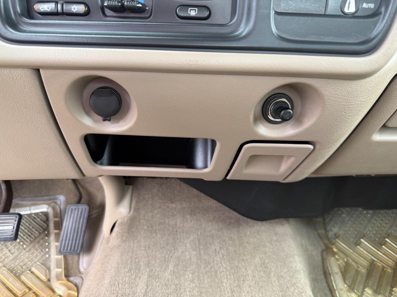 Chevrolet Silverado 1500 LS Ext. Cab Short Bed 2WD 2004