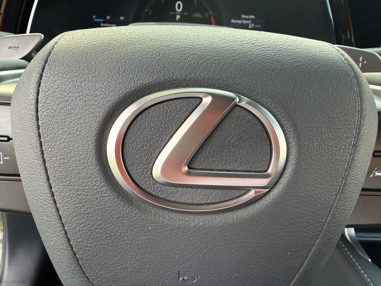 Lexus RX  2025