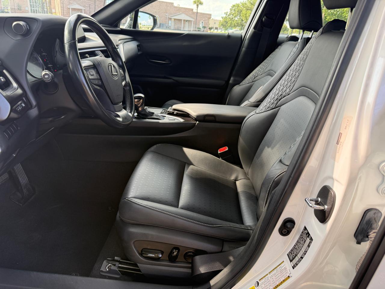 Lexus UX 200 Base 2021