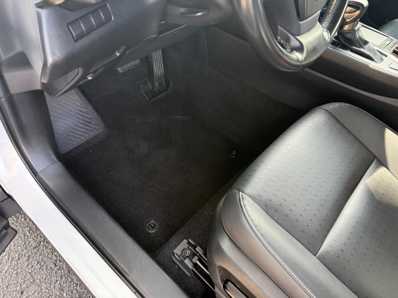 Lexus UX 200 Base 2021