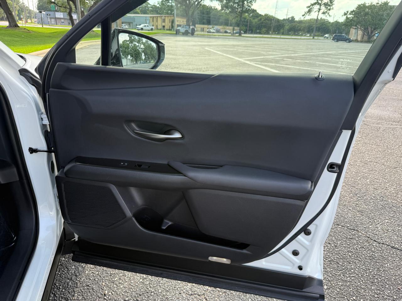 Lexus UX 200 Base 2021