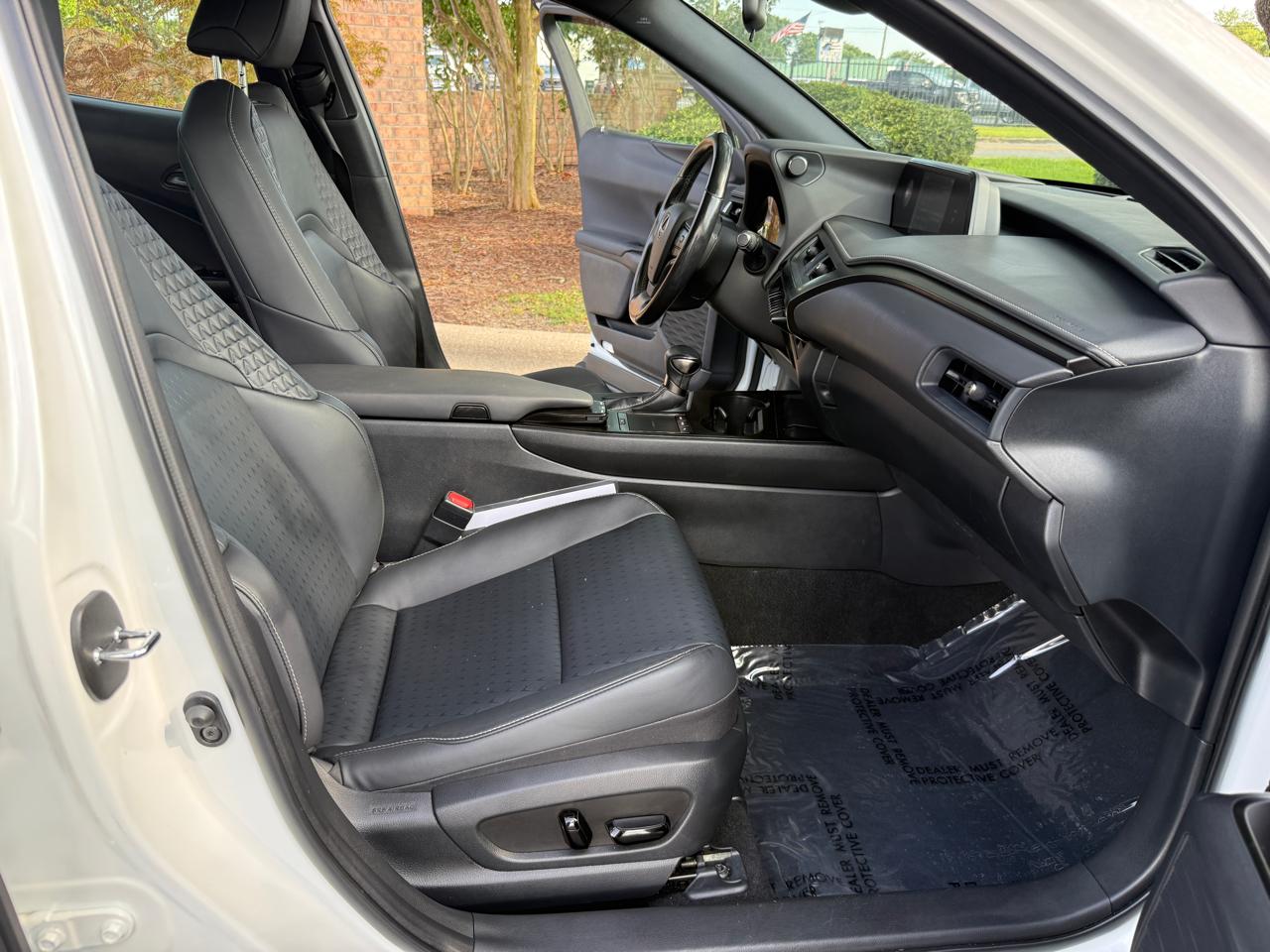 Lexus UX 200 Base 2021