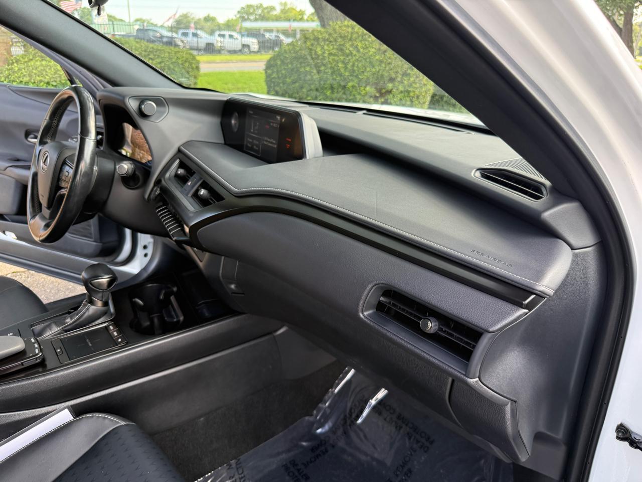 Lexus UX 200 Base 2021