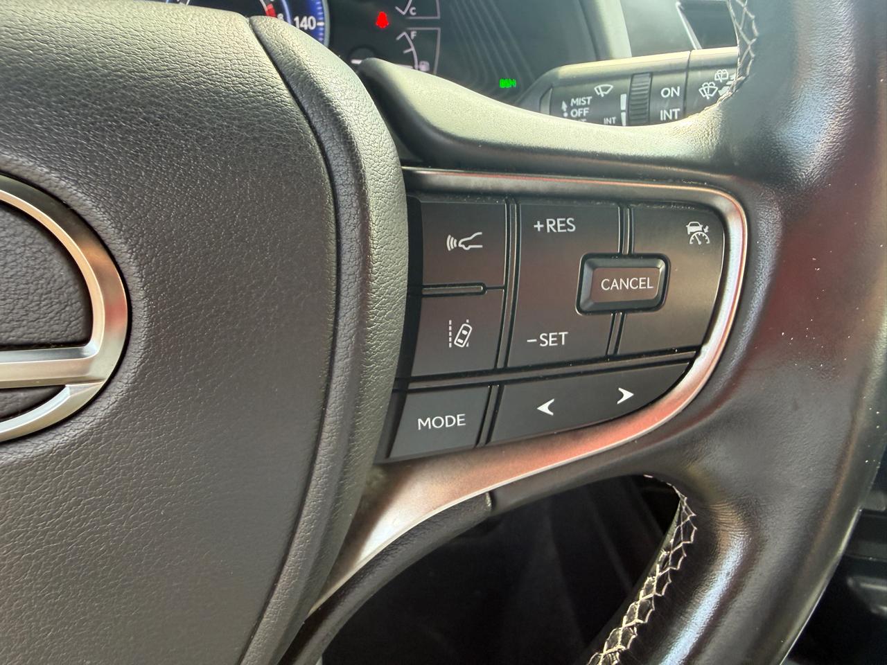 Lexus UX 200 Base 2021