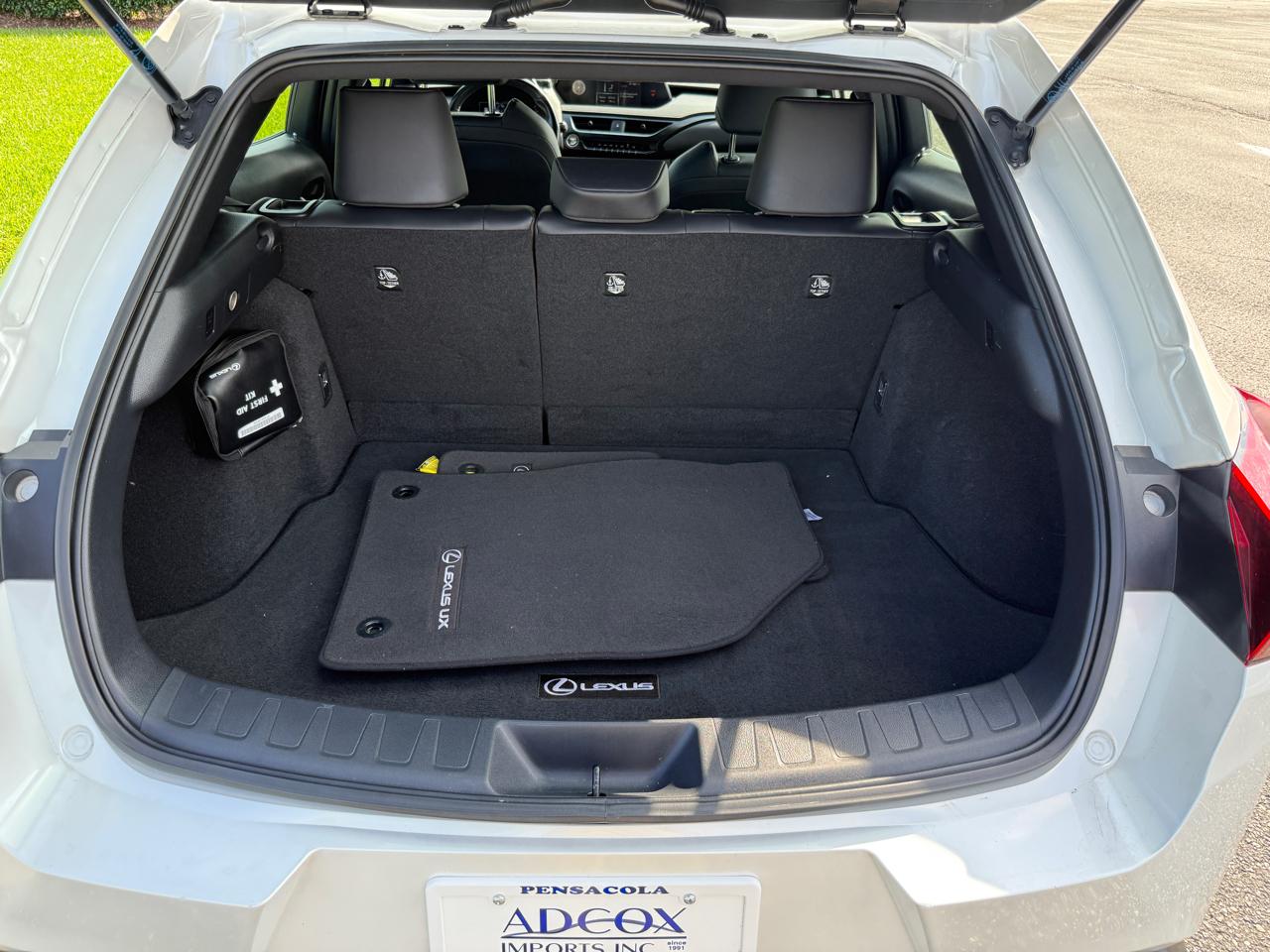 Lexus UX 200 Base 2021