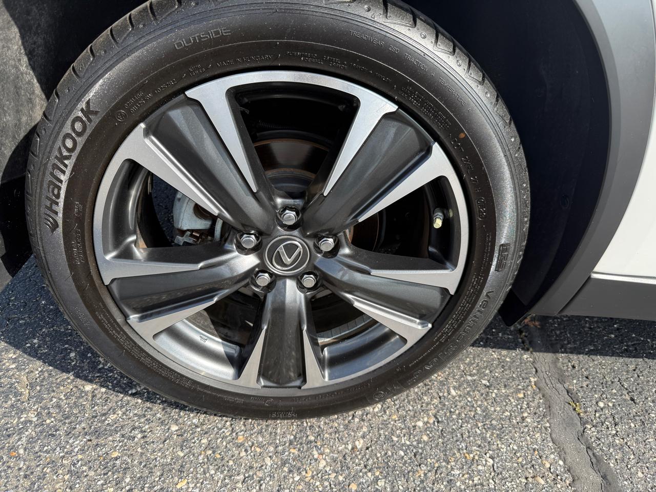 Lexus UX 200 Base 2021