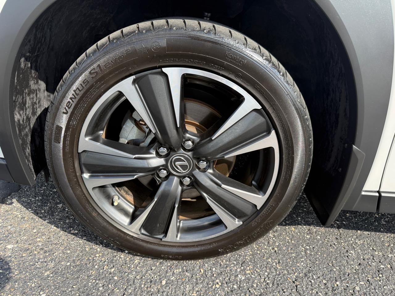 Lexus UX 200 Base 2021