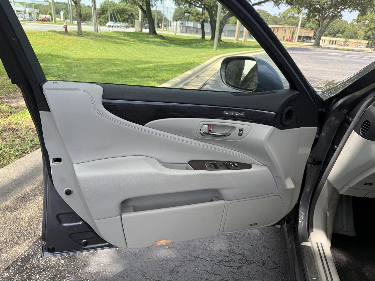 Lexus LS 460 Luxury Sedan 2012