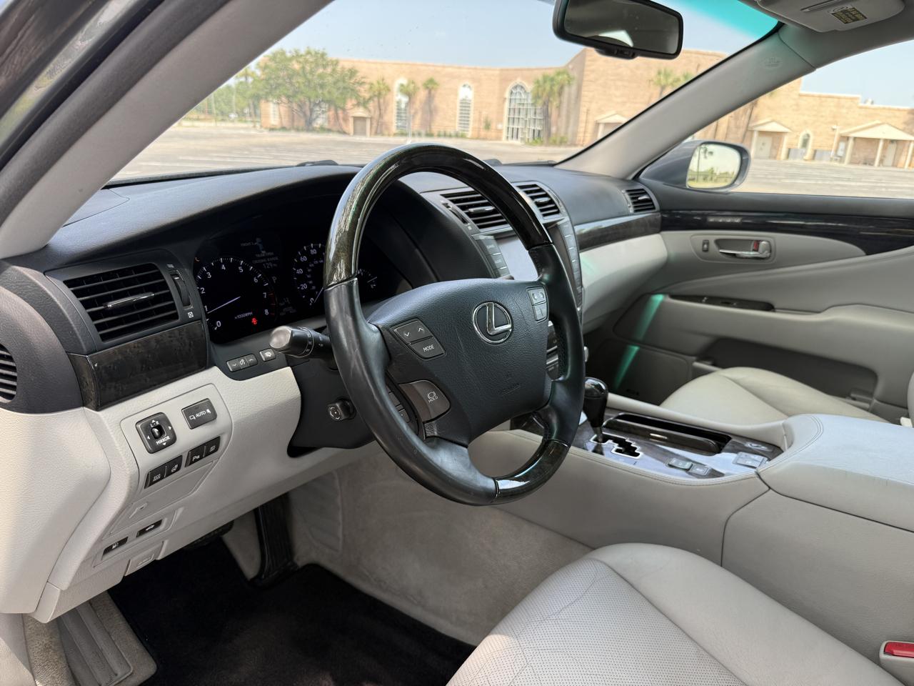 Lexus LS 460 Luxury Sedan 2012