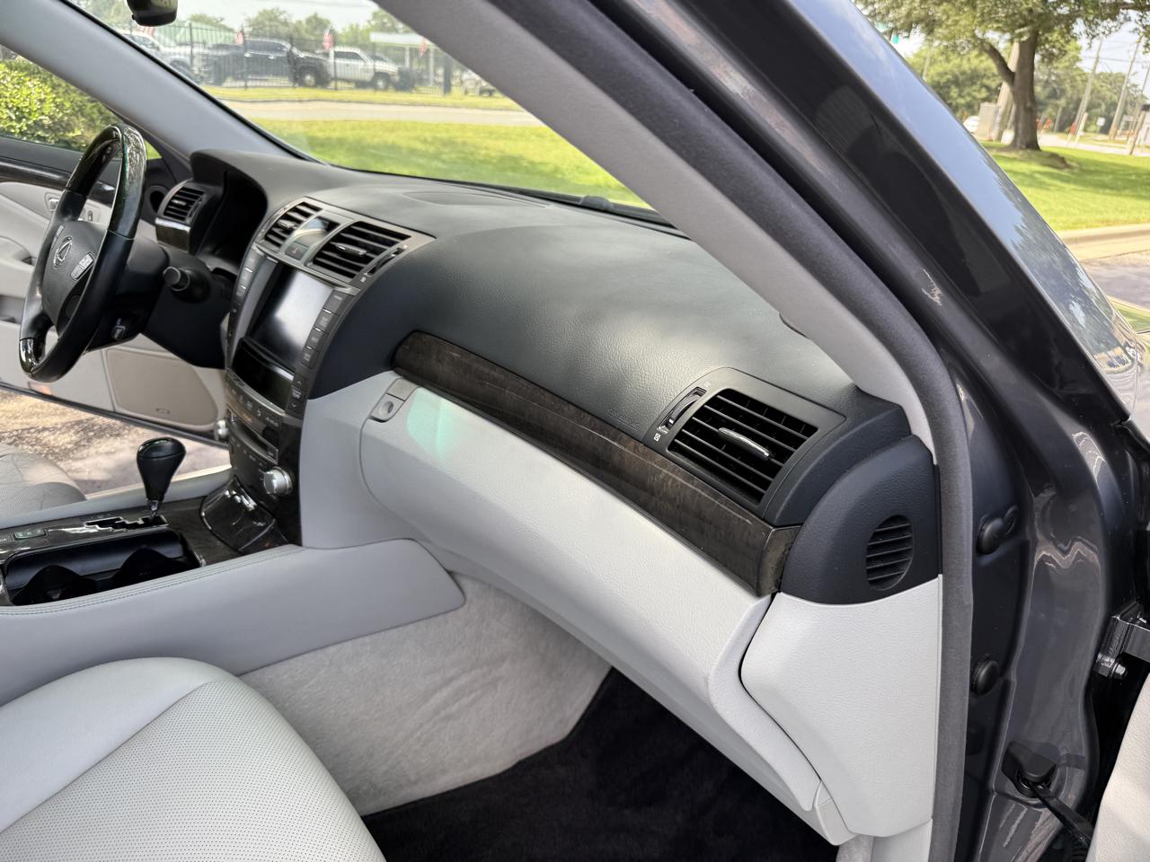 Lexus LS 460 Luxury Sedan 2012