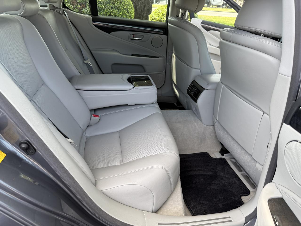 Lexus LS 460 Luxury Sedan 2012