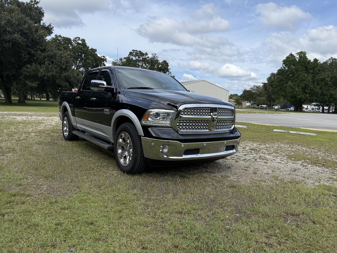 RAM 1500 Laramie Crew Cab SWB 2WD 2015