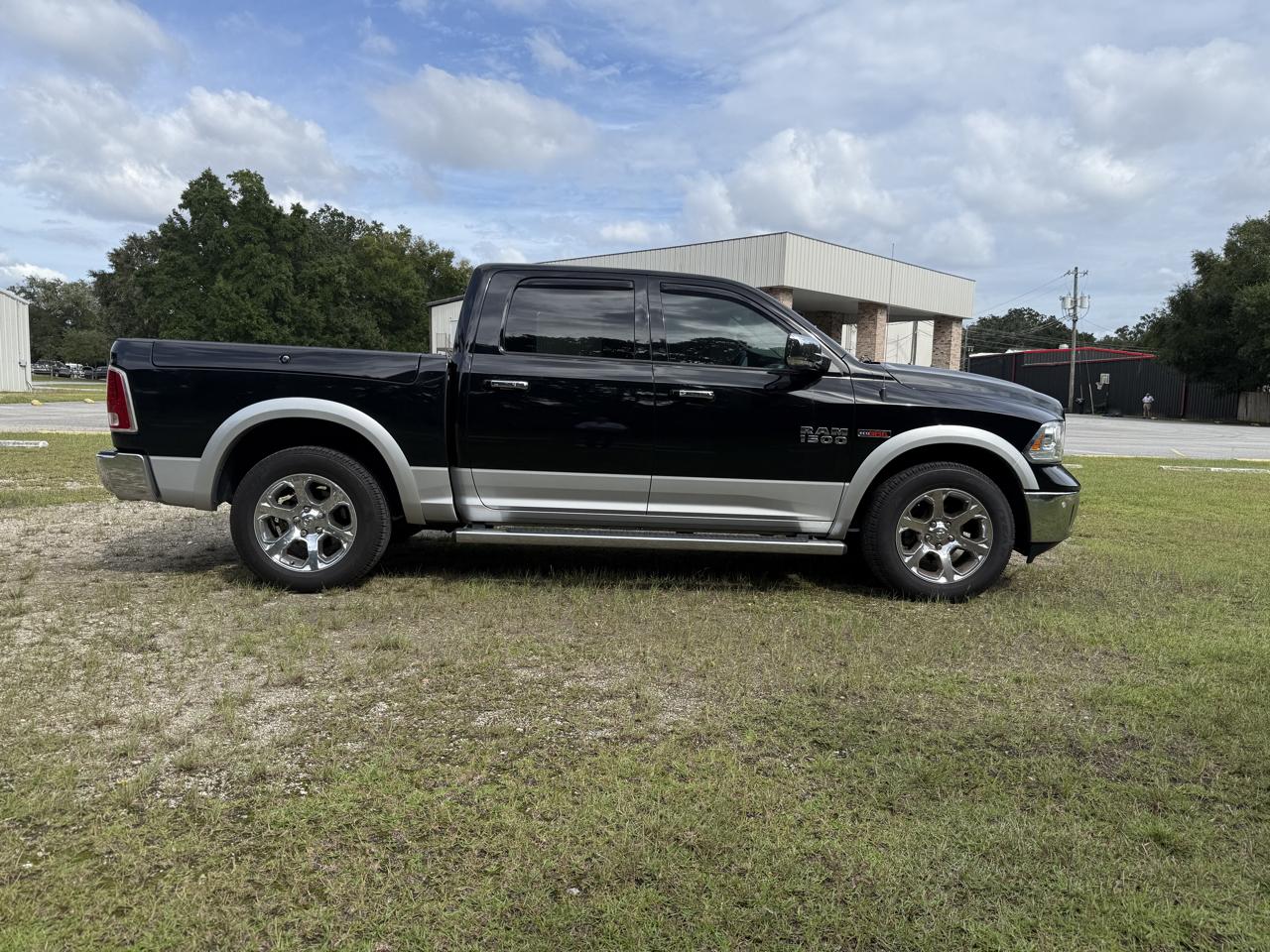RAM 1500 Laramie Crew Cab SWB 2WD 2015