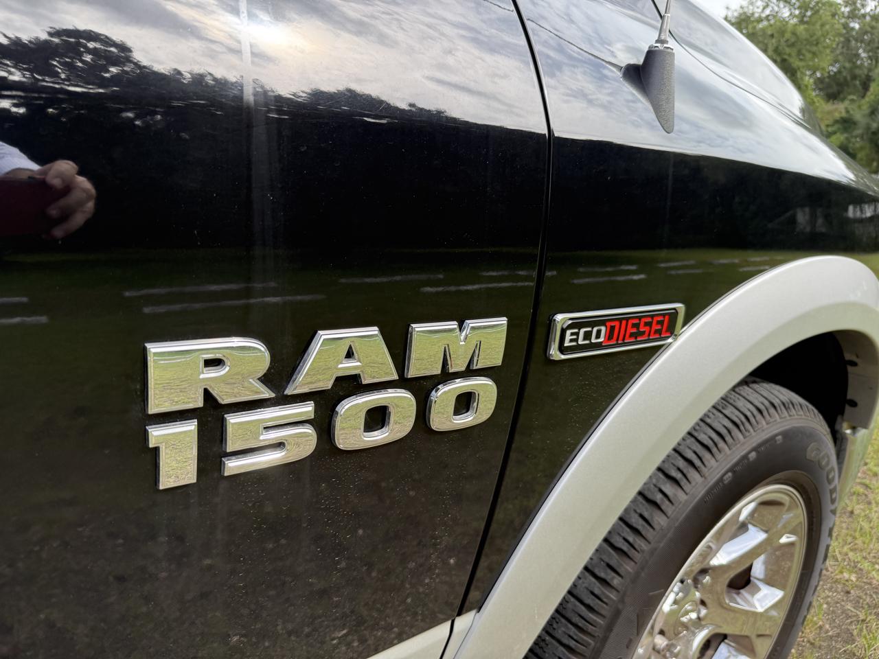RAM 1500 Laramie Crew Cab SWB 2WD 2015