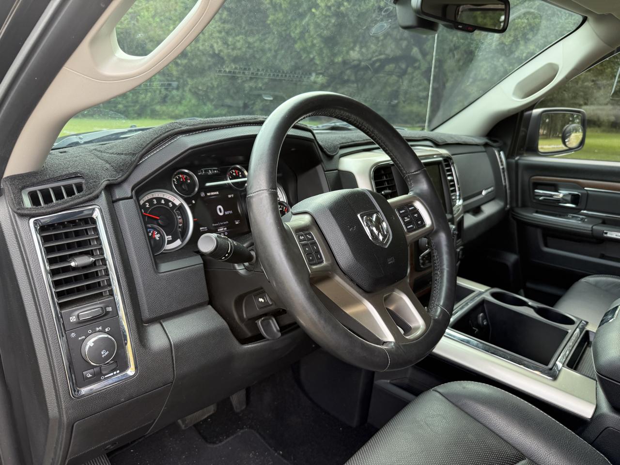 RAM 1500 Laramie Crew Cab SWB 2WD 2015
