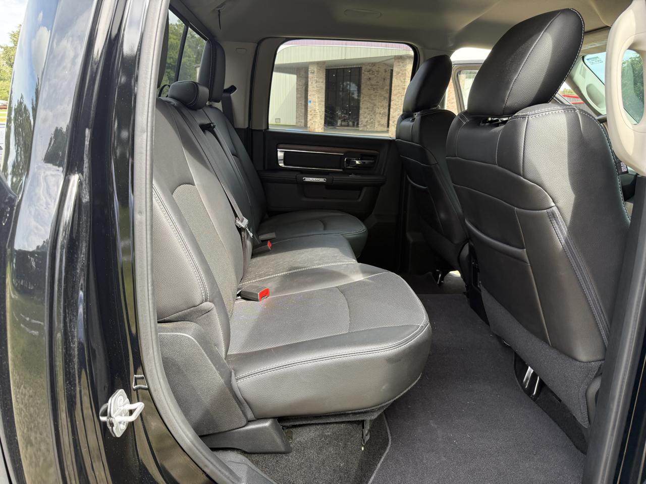 RAM 1500 Laramie Crew Cab SWB 2WD 2015