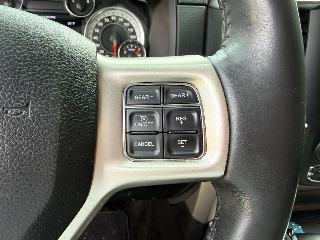 RAM 1500 Laramie Crew Cab SWB 2WD 2015