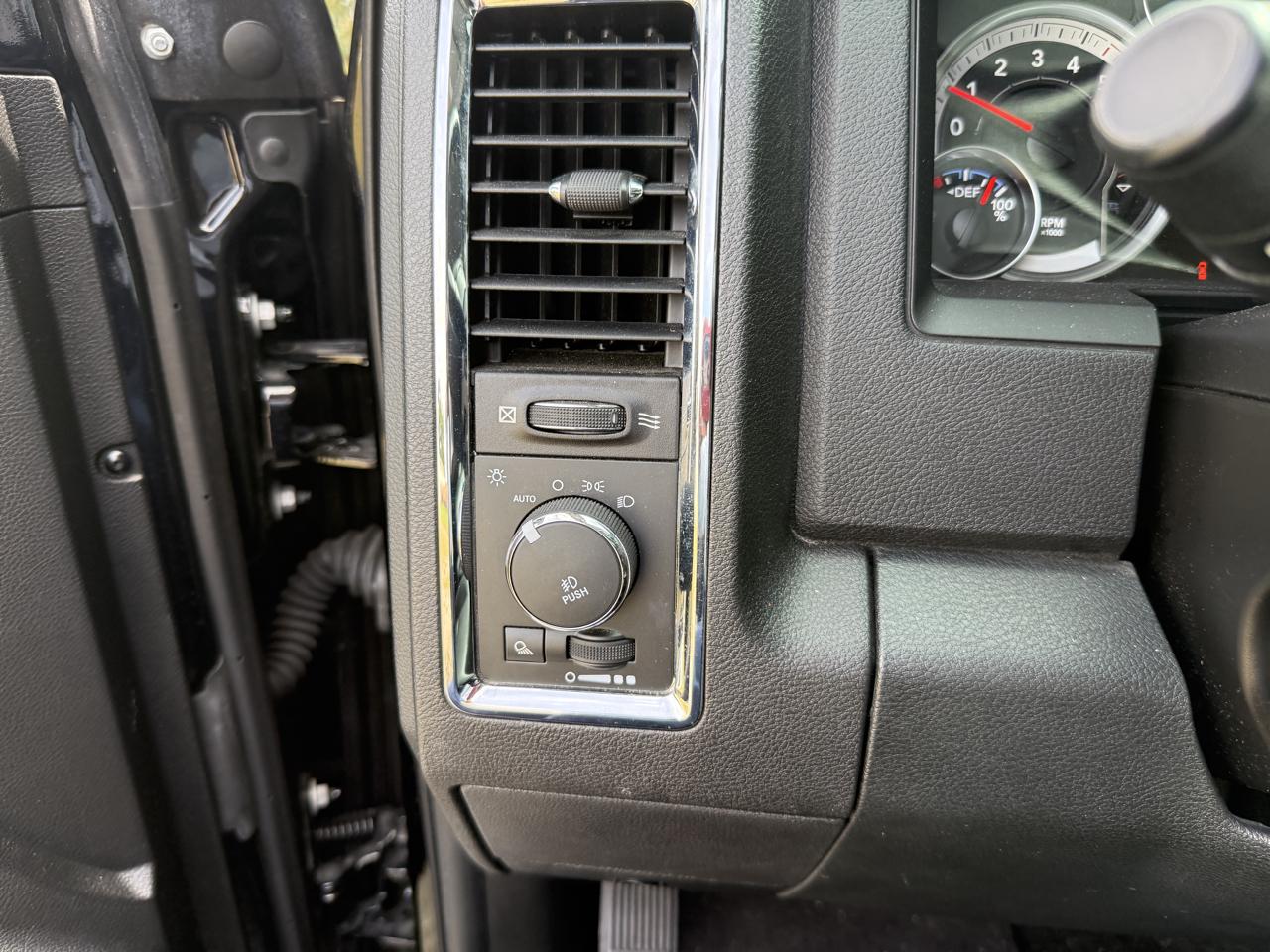 RAM 1500 Laramie Crew Cab SWB 2WD 2015