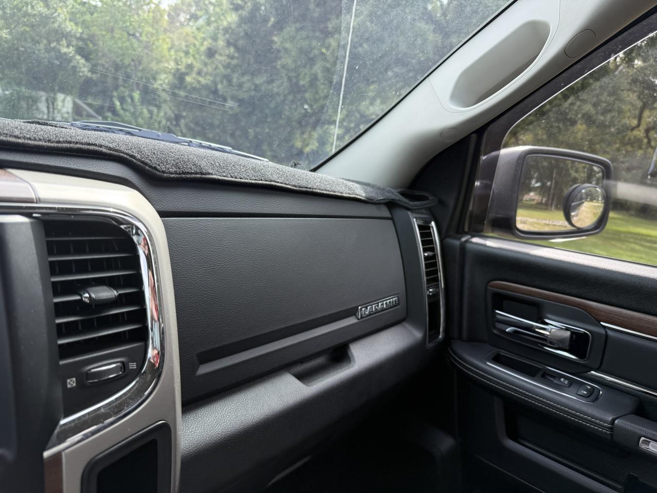 RAM 1500 Laramie Crew Cab SWB 2WD 2015