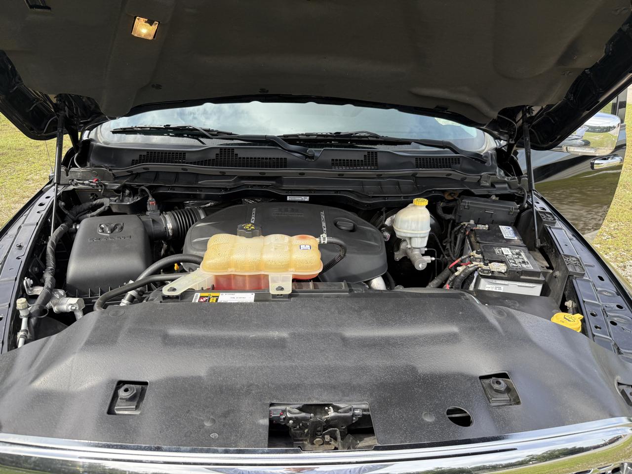 RAM 1500 Laramie Crew Cab SWB 2WD 2015
