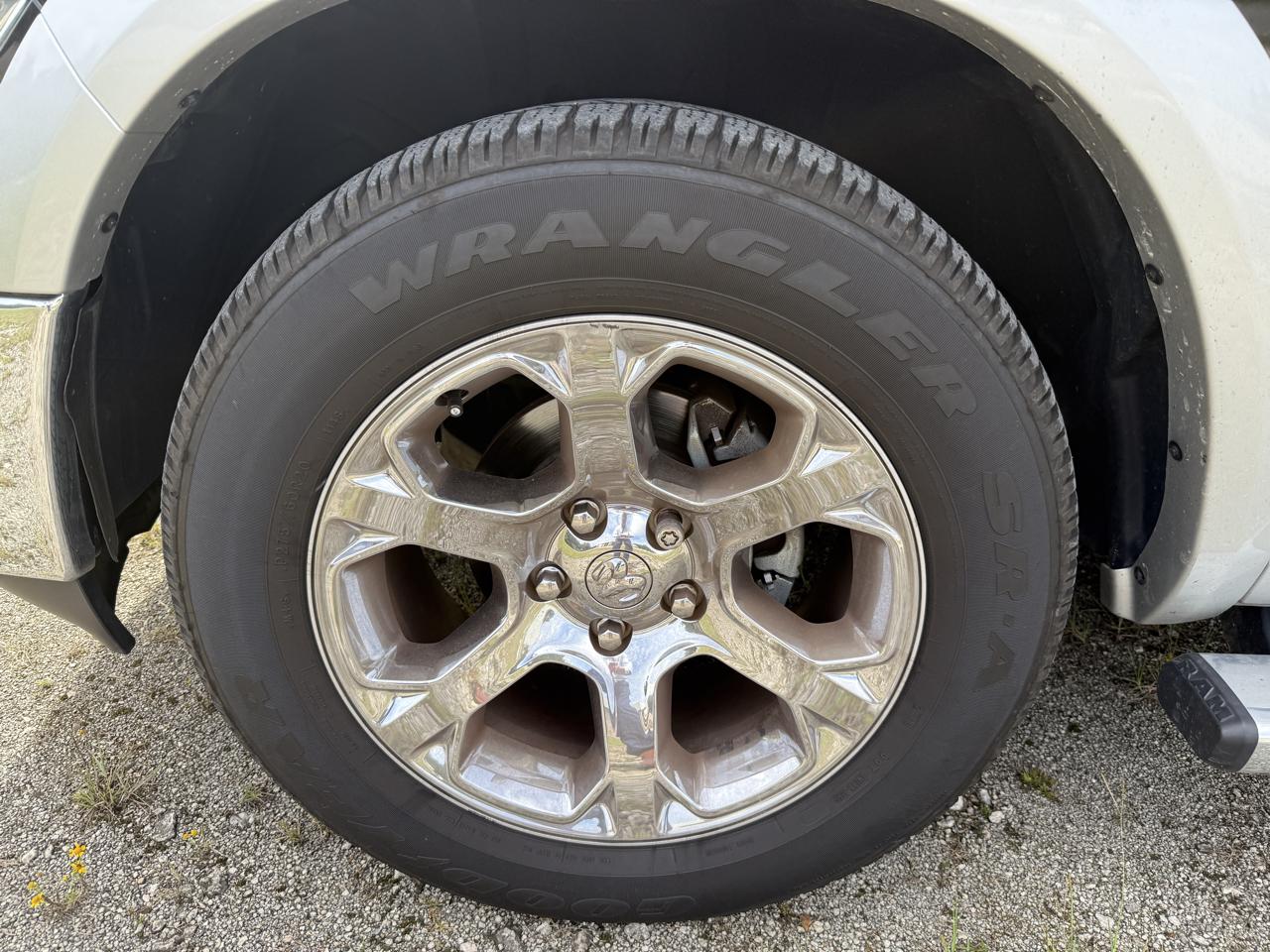 RAM 1500 Laramie Crew Cab SWB 2WD 2015