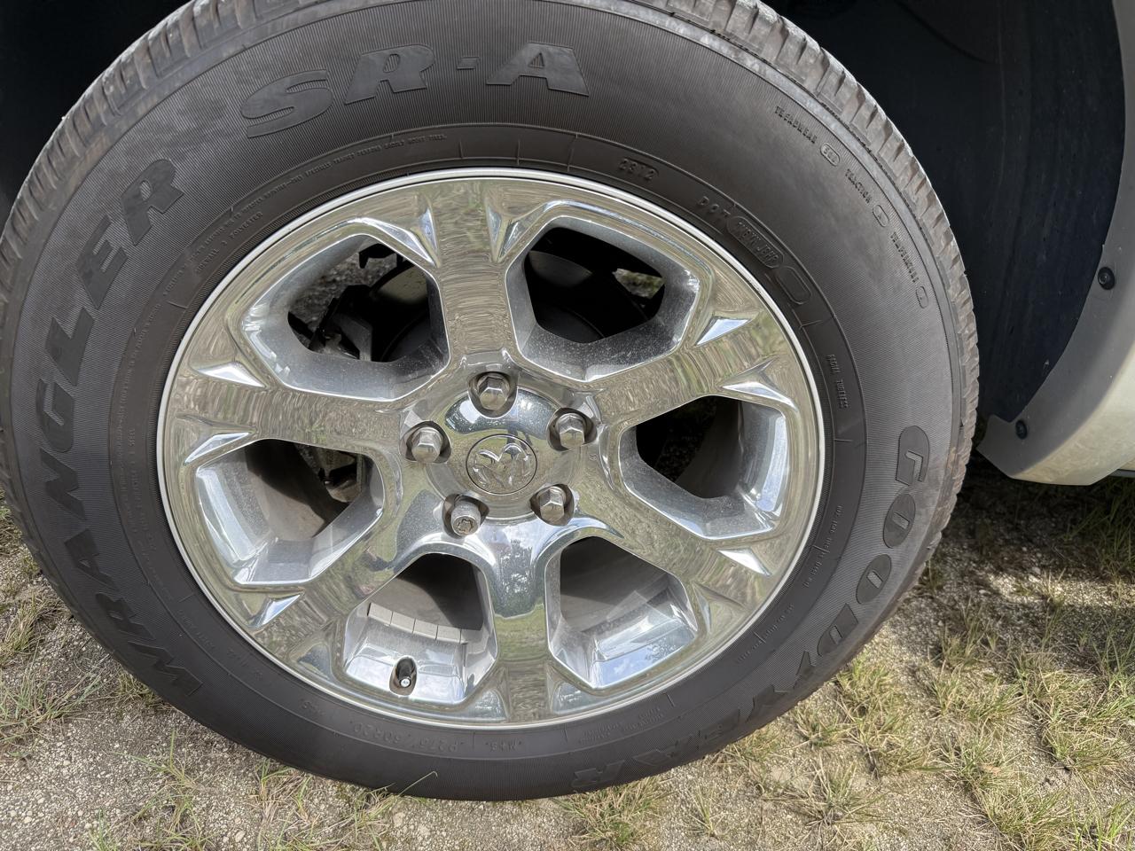 RAM 1500 Laramie Crew Cab SWB 2WD 2015