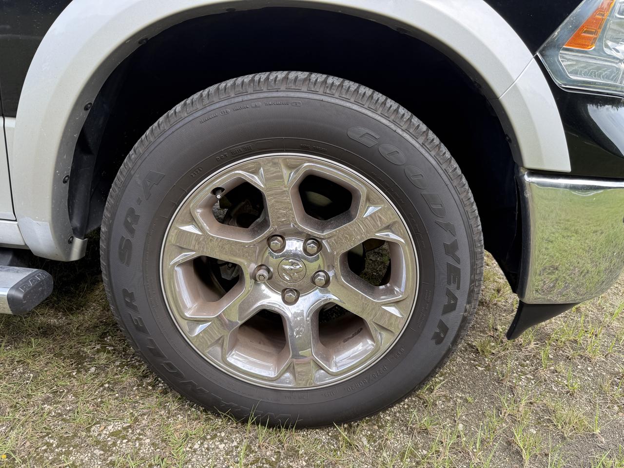 RAM 1500 Laramie Crew Cab SWB 2WD 2015