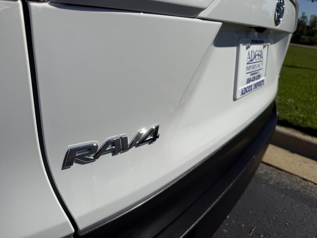 Toyota RAV4 Hybrid LE 2025