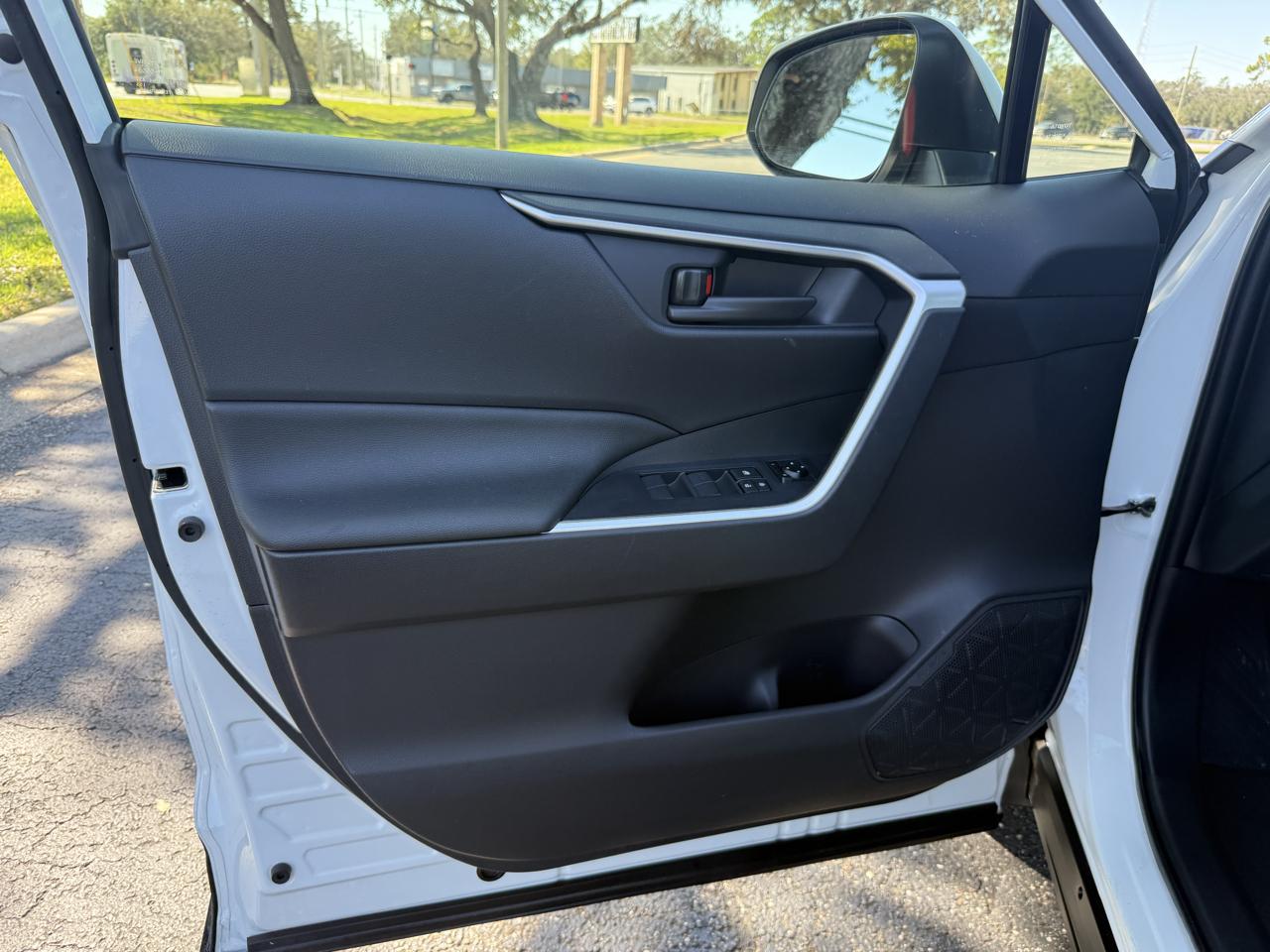Toyota RAV4 Hybrid LE 2025