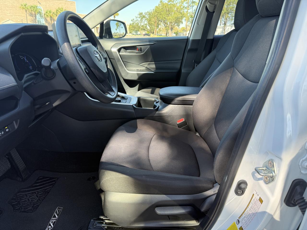 Toyota RAV4 Hybrid LE 2025