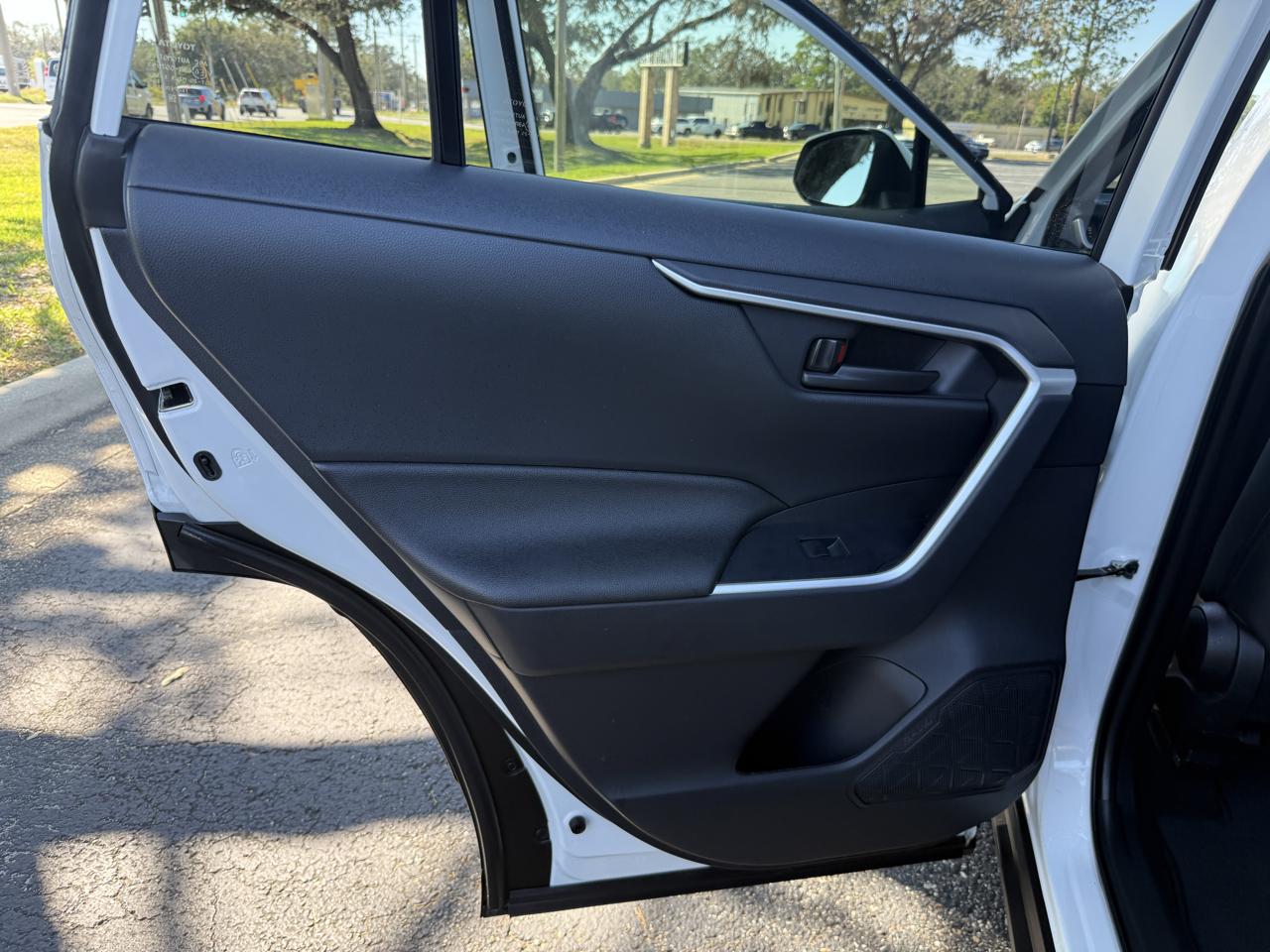 Toyota RAV4 Hybrid LE 2025