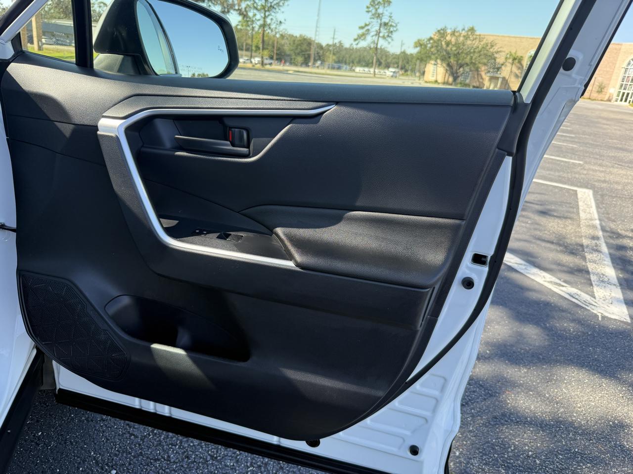 Toyota RAV4 Hybrid LE 2025