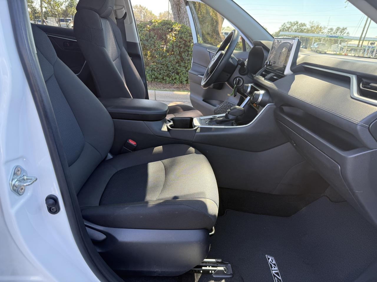 Toyota RAV4 Hybrid LE 2025