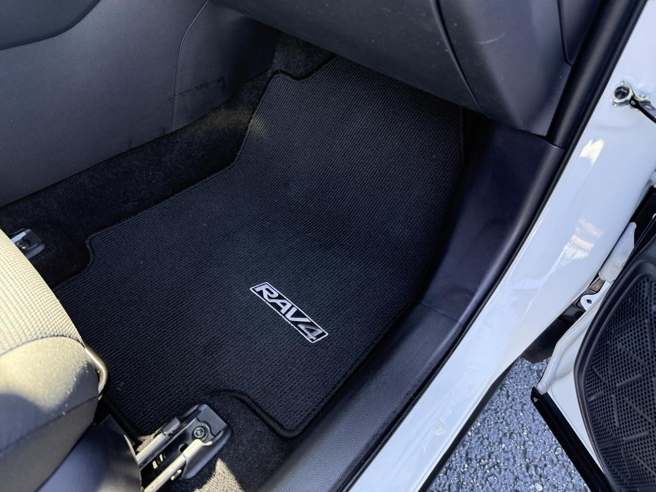Toyota RAV4 Hybrid LE 2025