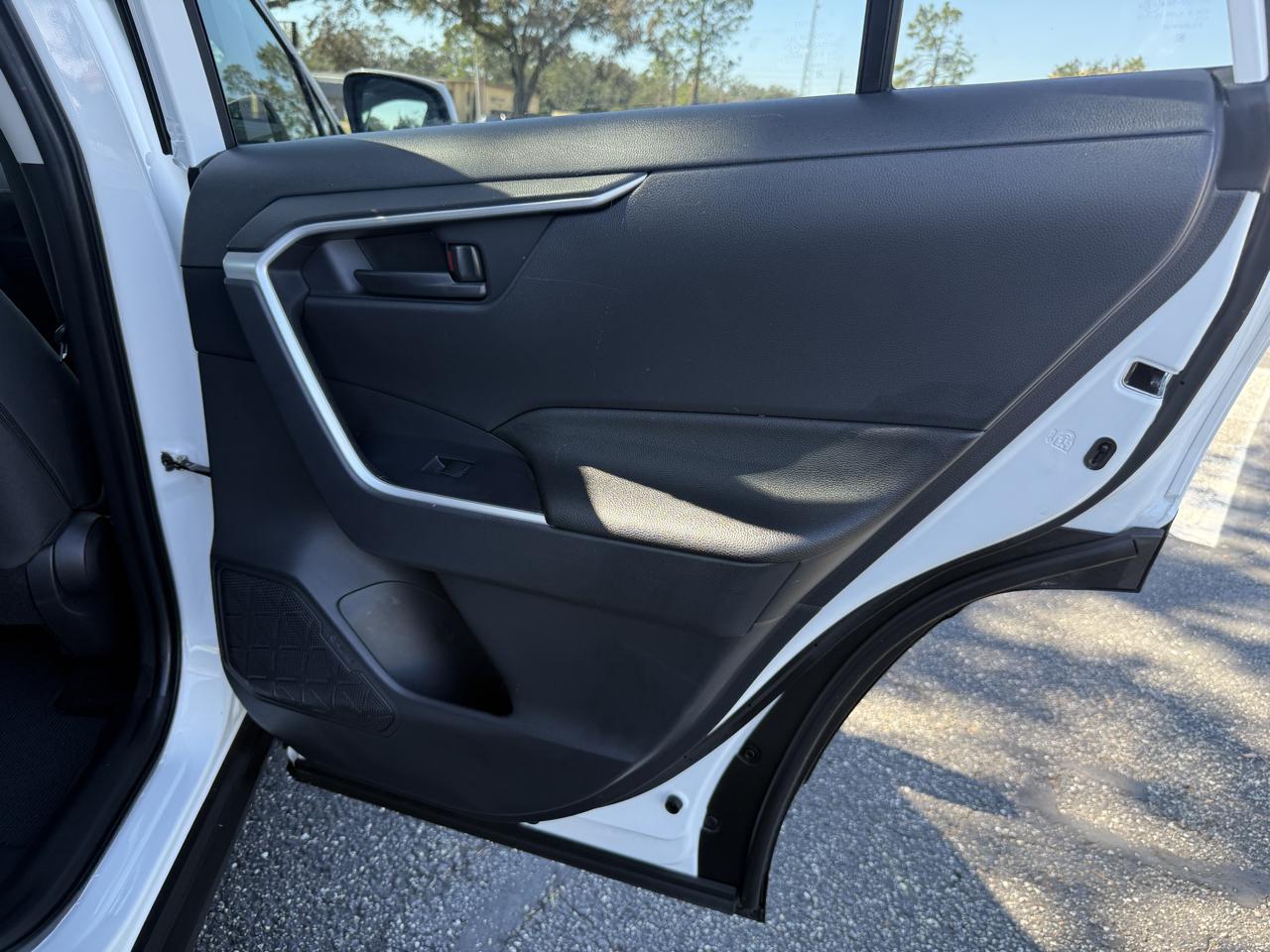 Toyota RAV4 Hybrid LE 2025