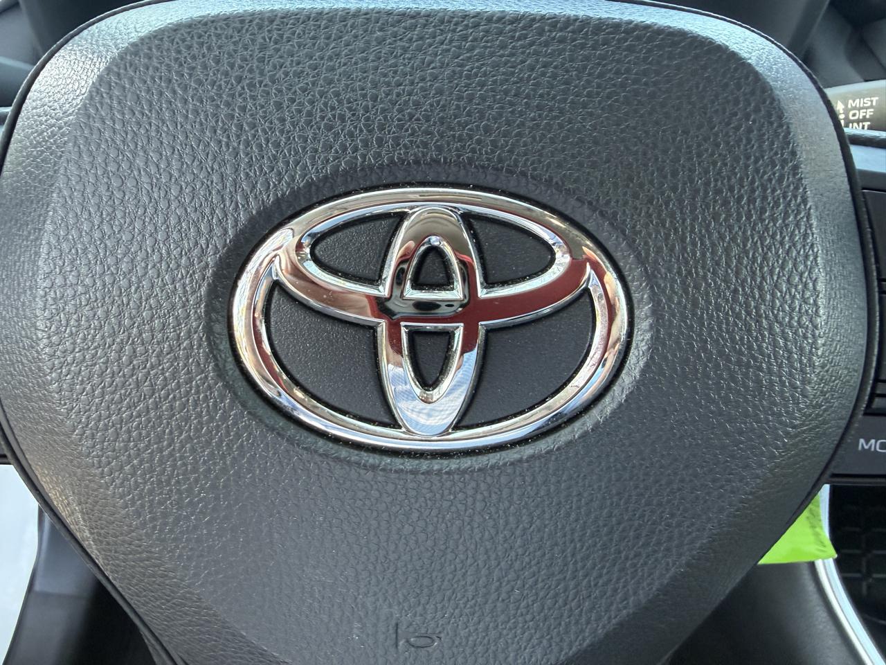 Toyota RAV4 Hybrid LE 2025