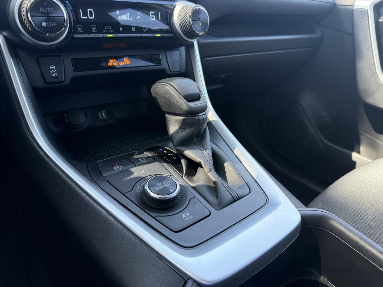 Toyota RAV4 Hybrid LE 2025