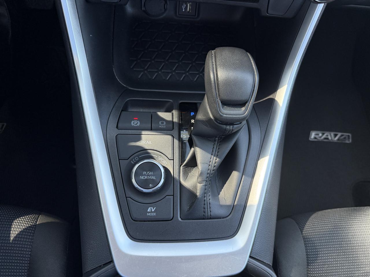 Toyota RAV4 Hybrid LE 2025