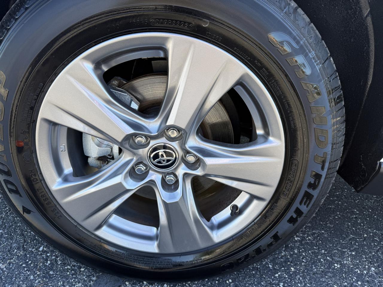 Toyota RAV4 Hybrid LE 2025