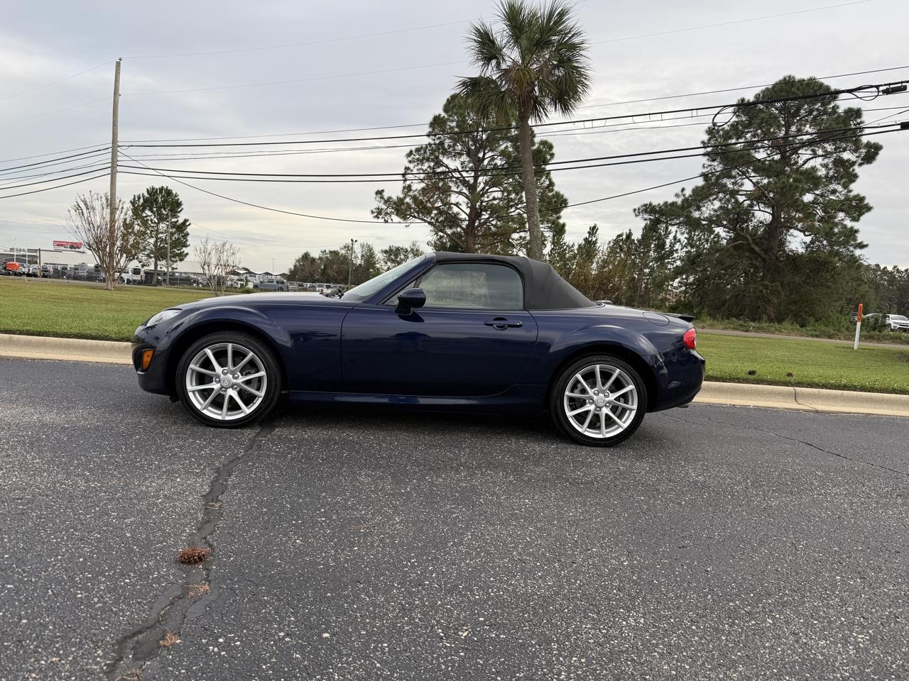 Mazda MX-5 Miata Grand Touring 2010