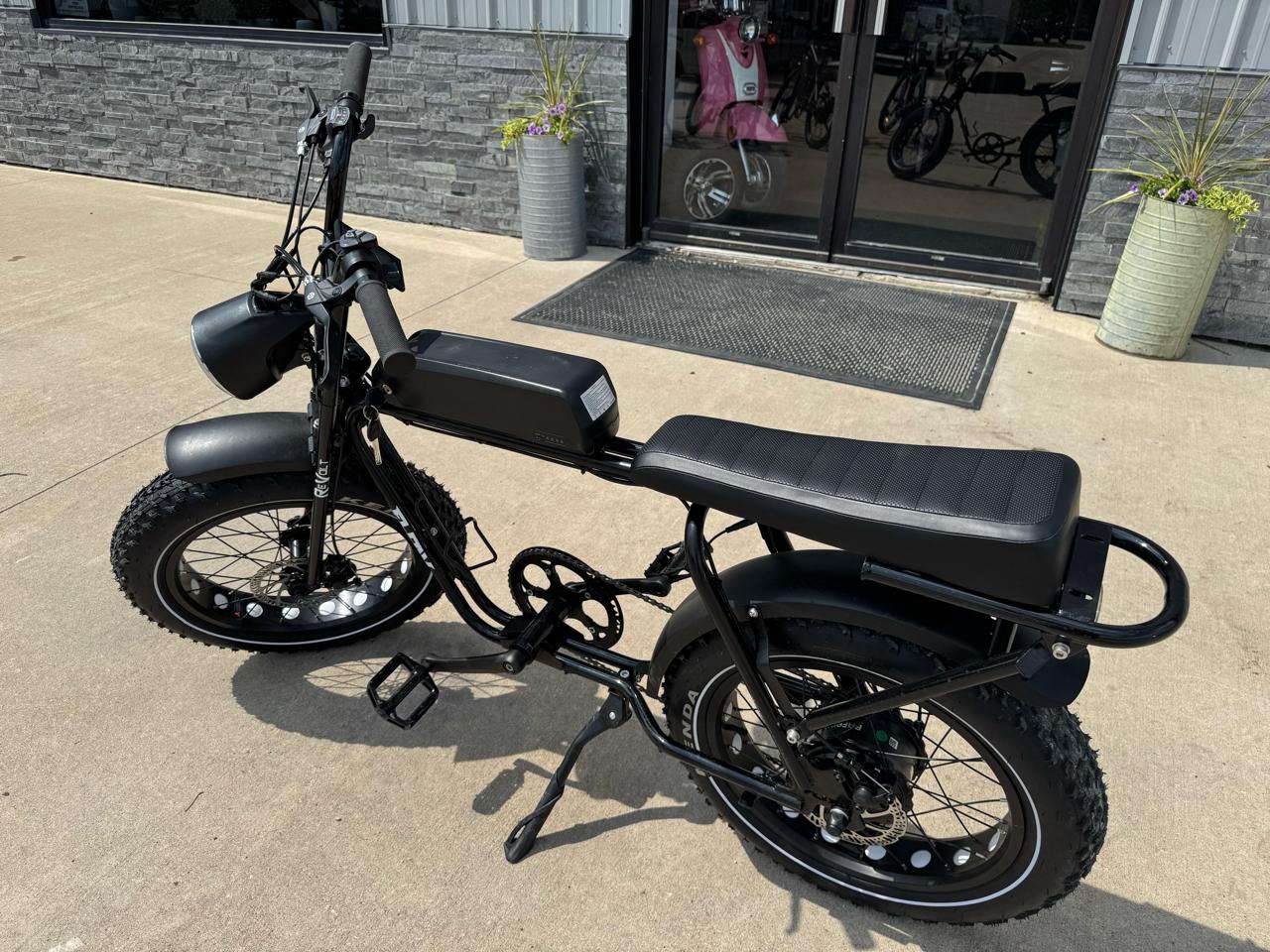 Wolf Brand Scooters ReVolt  2025