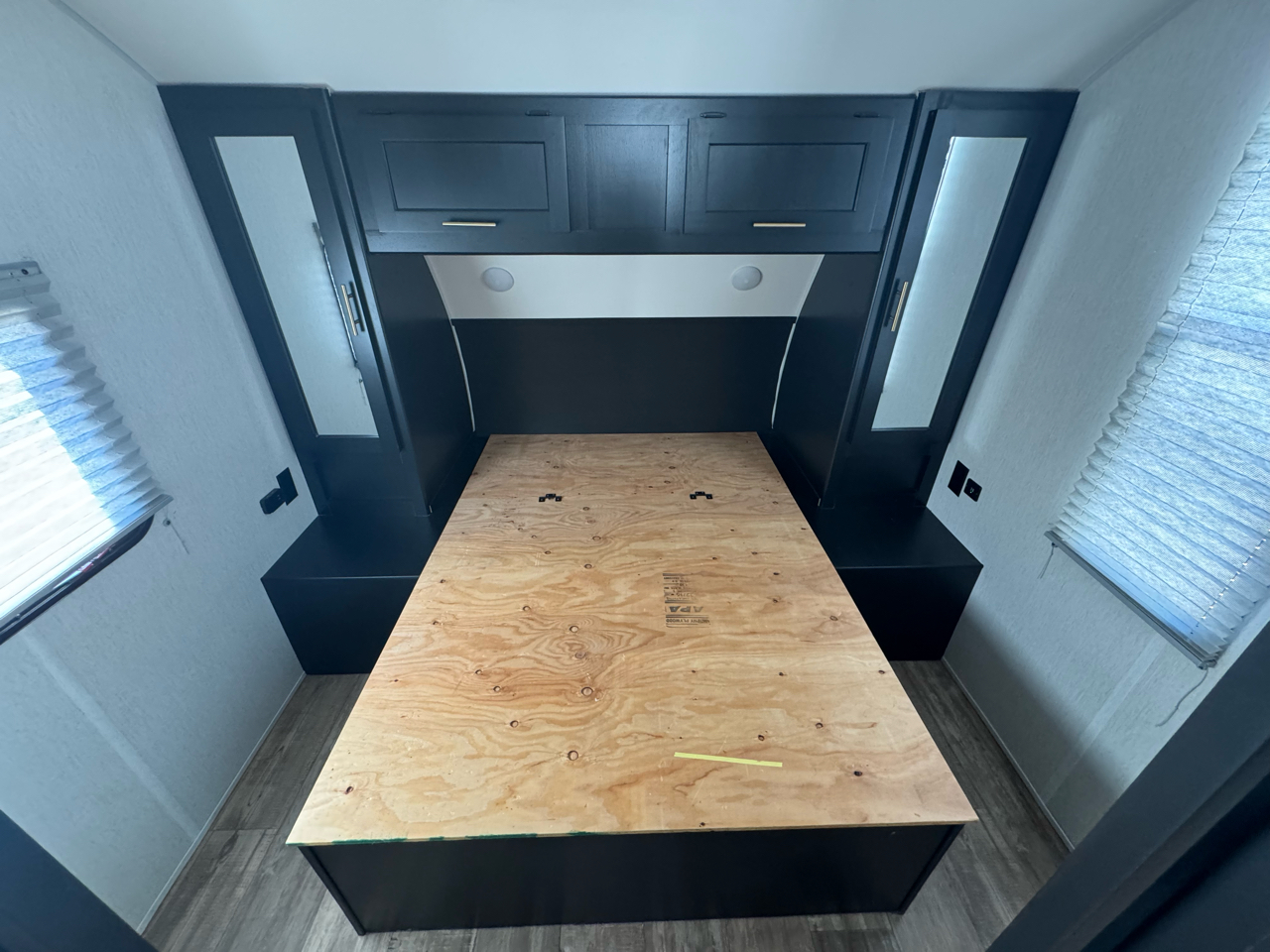 Forest River Grey Wolf  2023