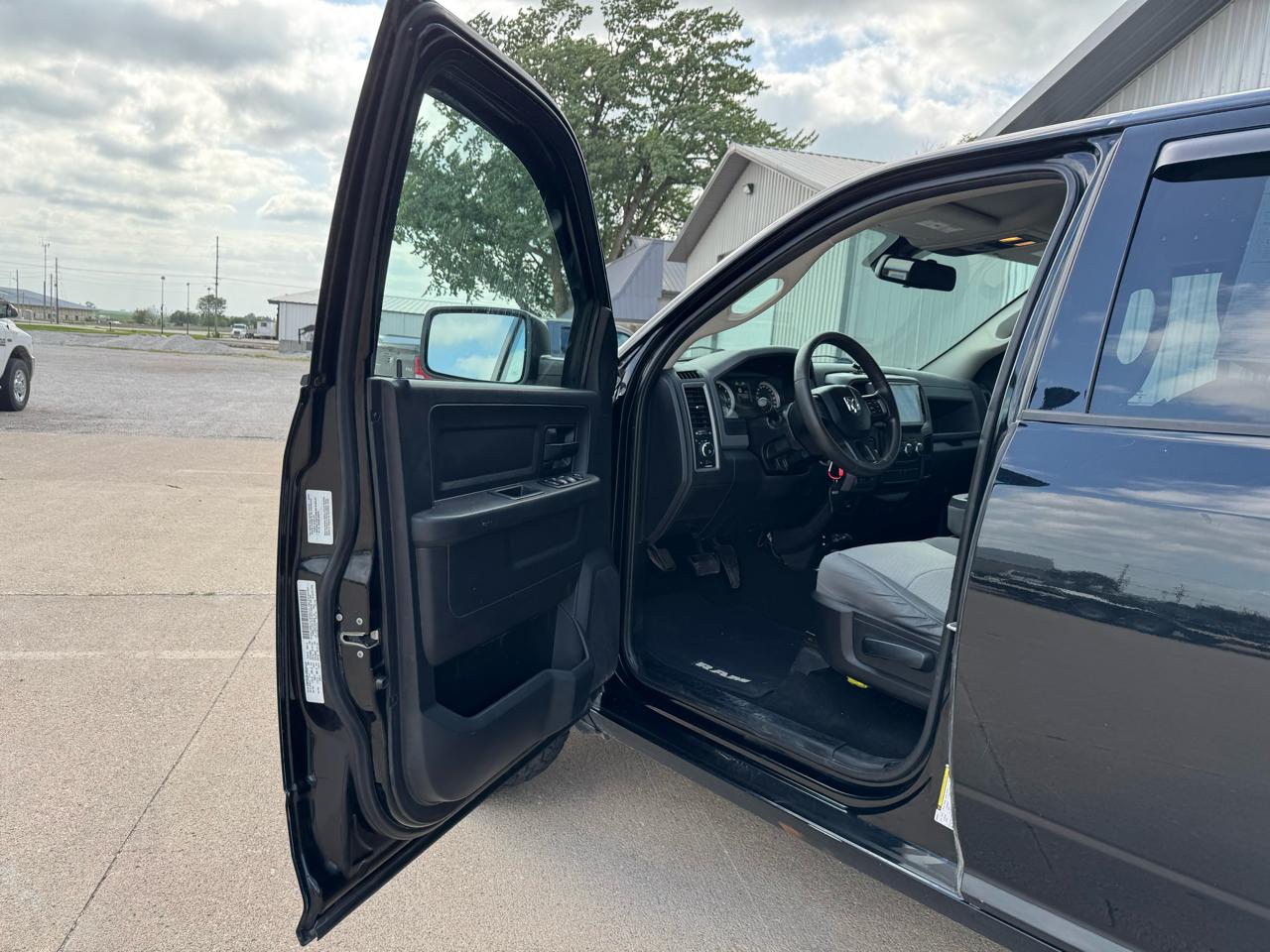 RAM 1500 4WD Quad Cab 140.5" Express 2014