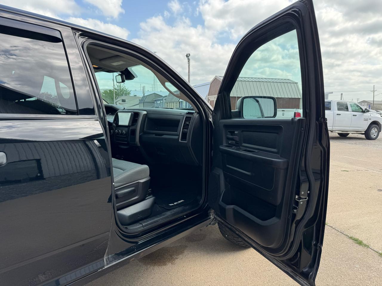 RAM 1500 4WD Quad Cab 140.5" Express 2014
