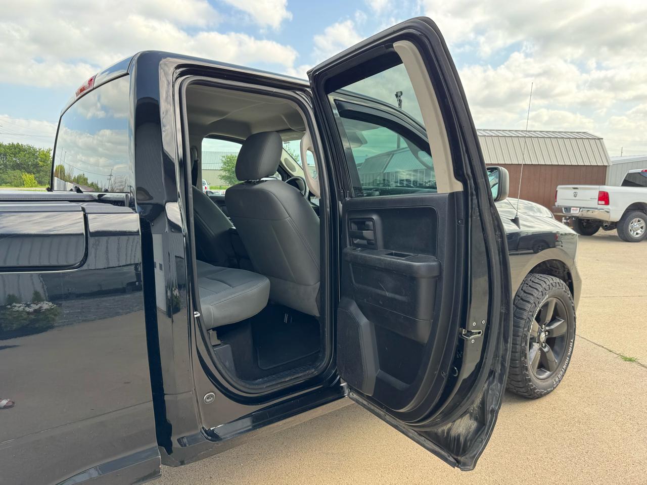 RAM 1500 4WD Quad Cab 140.5" Express 2014