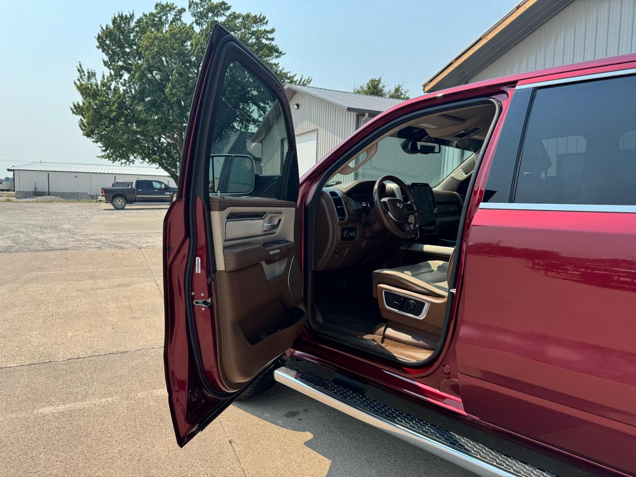 RAM 1500 Laramie 4x4 Crew Cab 5'7" Box 2020