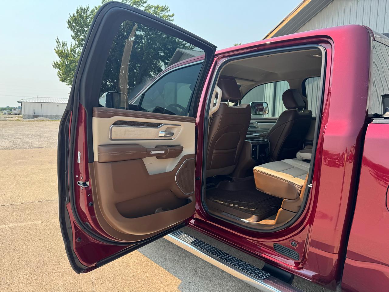RAM 1500 Laramie 4x4 Crew Cab 5'7" Box 2020