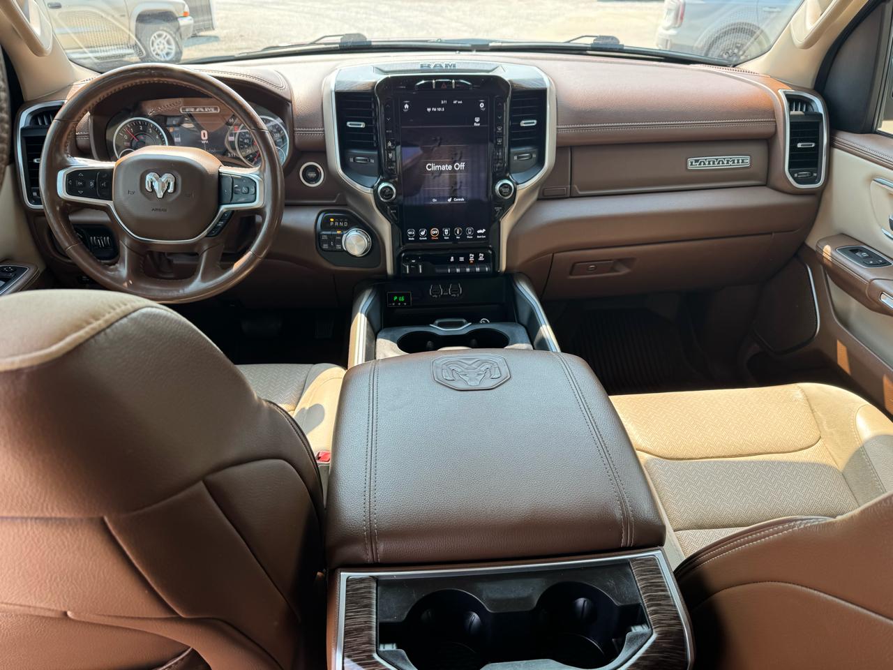 RAM 1500 Laramie 4x4 Crew Cab 5'7" Box 2020