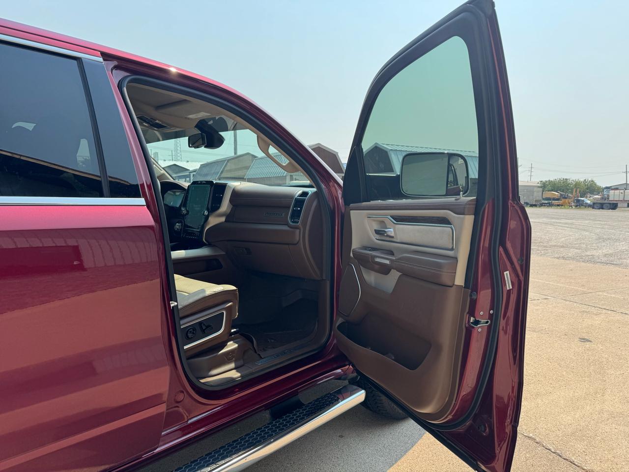 RAM 1500 Laramie 4x4 Crew Cab 5'7" Box 2020